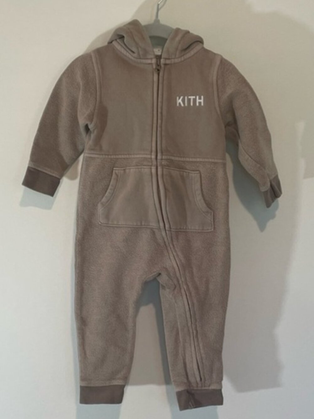 Kith Baby Taupe Hooded One-Piece Fleece Romper 6-12 months 100% cotton